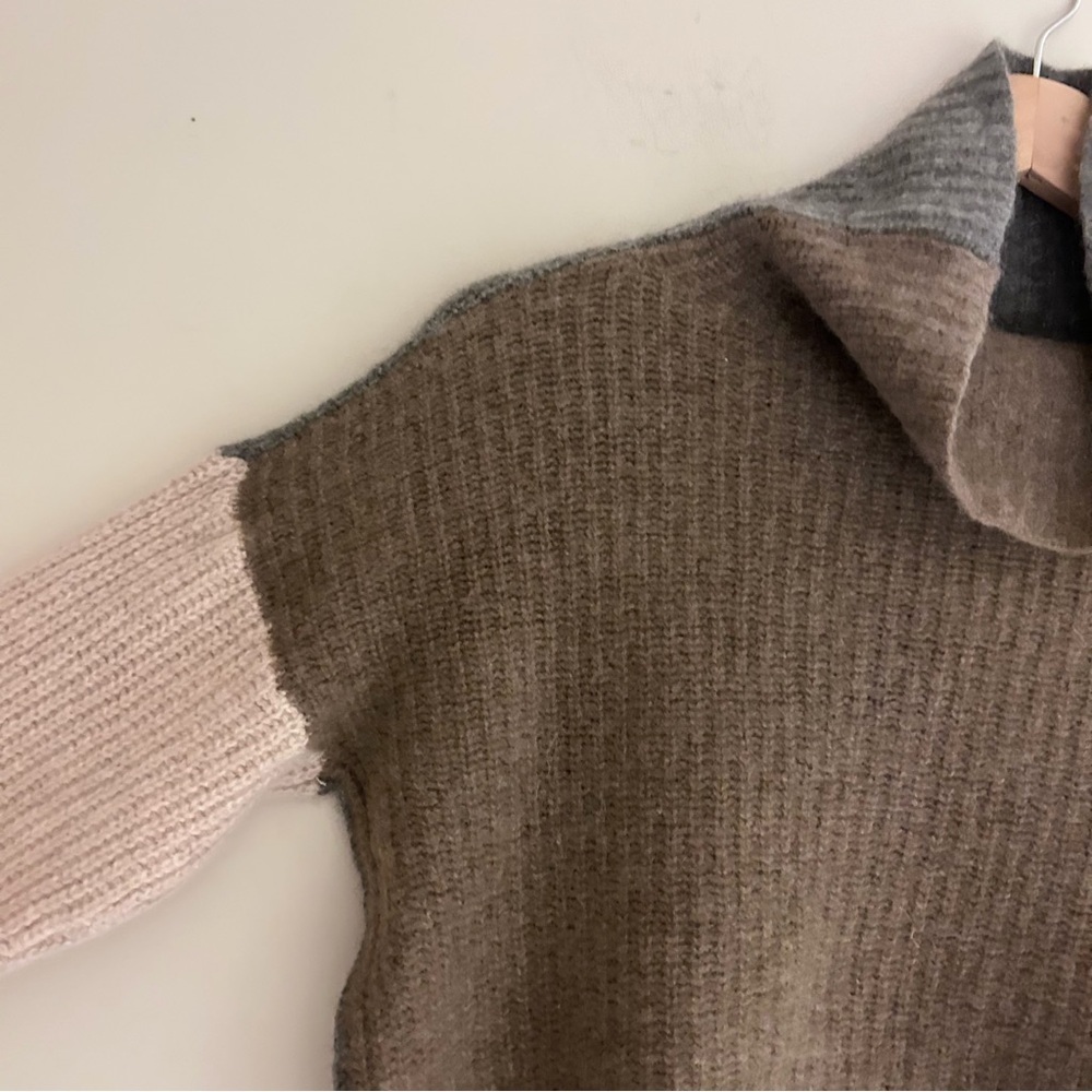 Lord + Taylor Grey Colour Block 100% Cashmere Crop Turtleneck Sweater Size XS - Picture 2 of 13